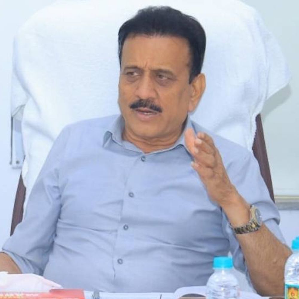 उत्तरकाशीत अडकलेल्या पर्यटकांशी आपत्ती व्यवस्थापन मंत्री गिरीश महाजन यांचा संवाद:महाराष्ट्रातील सर्व पर्यटक सुरक्षित; एकाचा शोध सुरू