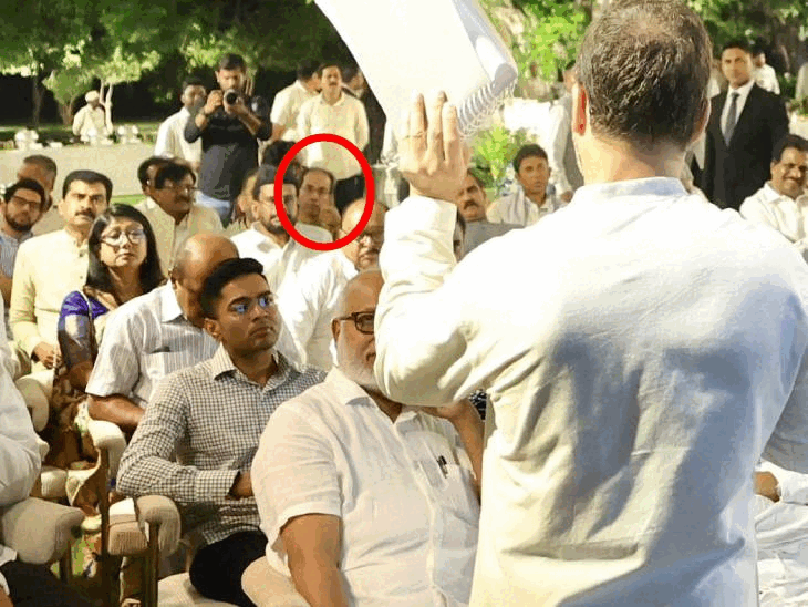 राहुल गांधींच्या बैठकीत उद्धव ठाकरेंना मागच्या रांगेत स्थान:शिवसेनेची सडकून टीका; म्हणाले- आरे, काय तुमची ही किंमत!