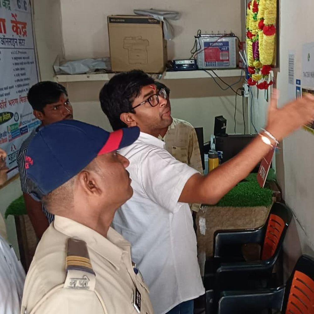 लाभार्थ्यांकडून जादा रक्कम घेताल तर परवाना रद्द करणार:जिल्हाधिकाऱ्यांची आपले सरकार सेवा केंद्राला इशारा