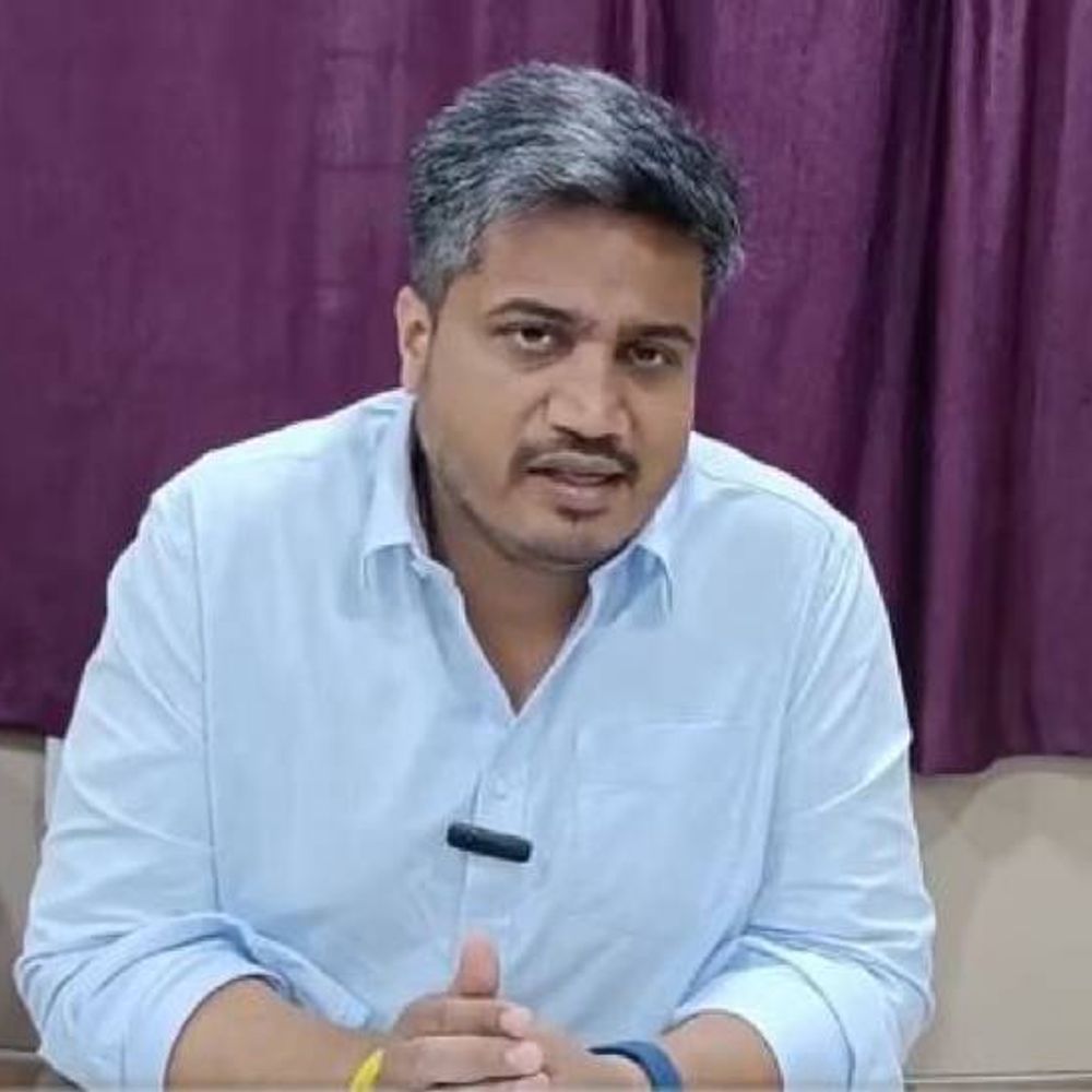 EC म्हणजे ‘गिरे तो भी टांग उपर’:आयोग वगळलेल्या मतदारांची यादी जाहीर न करून कुणासाठी काय लपवत आहे? रोहित पवारांचा सवाल
