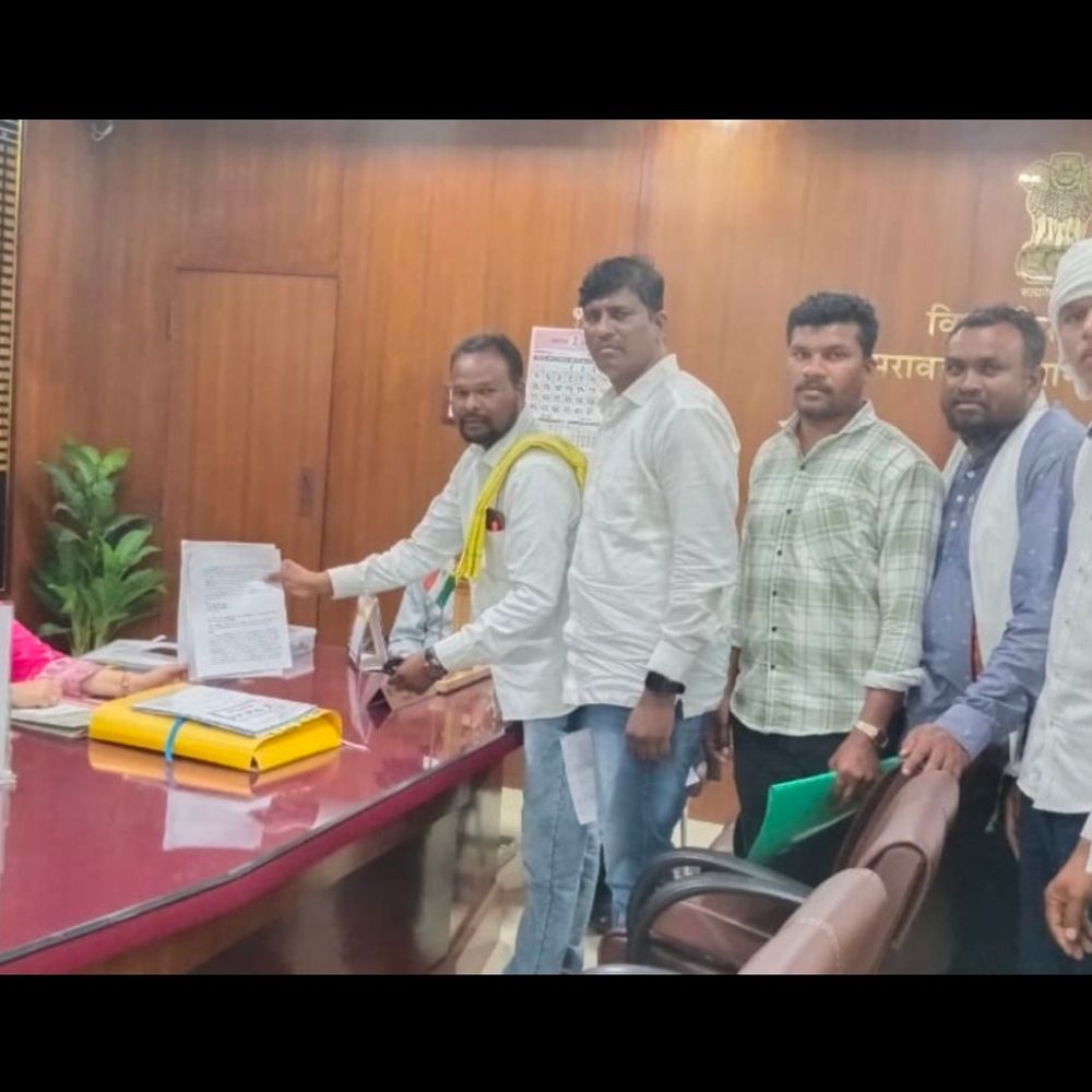 मक्याला 2400 हमीभाव असताना हजार-बाराशेने खरेदी:मेळघाटातील आदिवासी शेतकऱ्यांचे विभागीय आयुक्तांना निवेदन