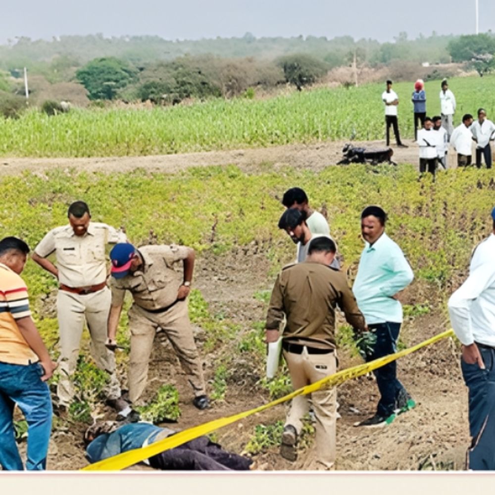 निलंग्यात तरुणाचा दगडाने ठेचून खून:शेतात जाताना डोक्यावर वार; अपघाताचा बनाव, हल्लेखोरांनी दुचाकी मृतदेहावर टाकली