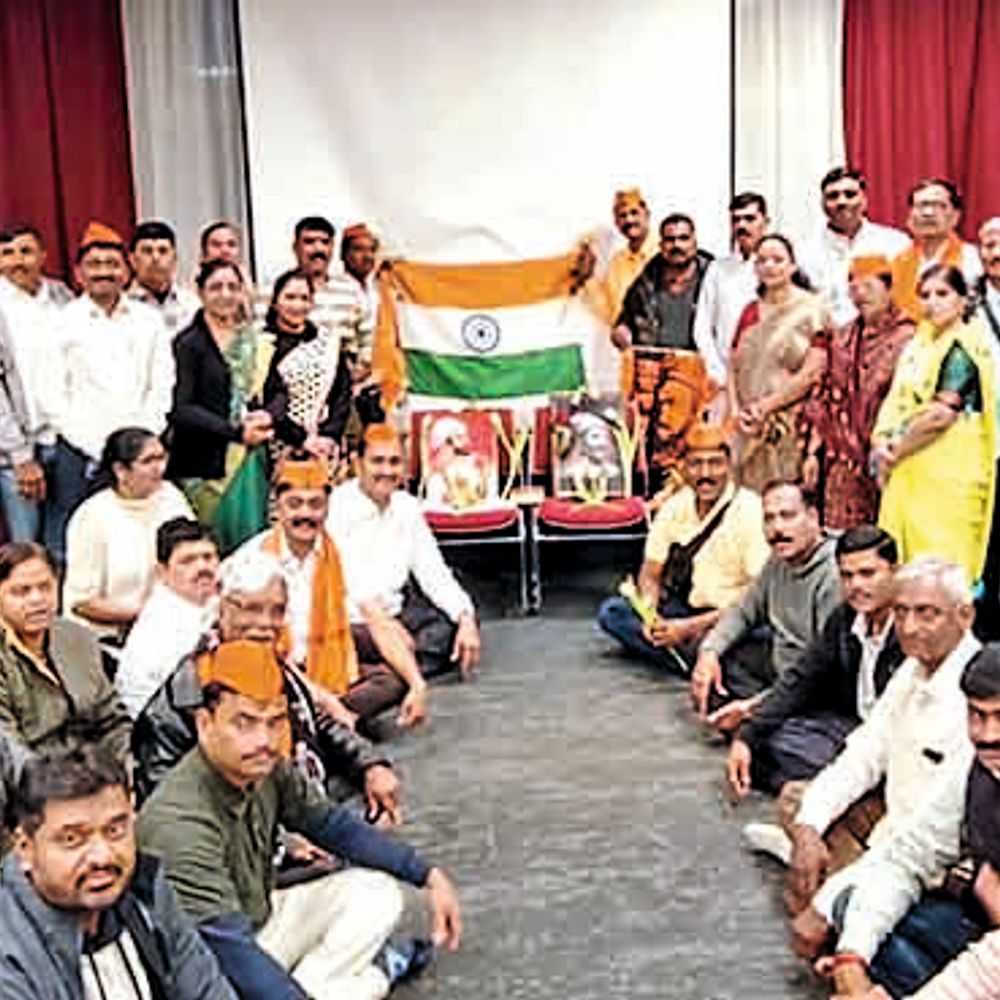 पॅरीसमध्ये घुमला‎शिवरायांचा जयघोष‎:कृषी अभ्यास दौऱ्यात शिवप्रेमींकडून जयंती साजरी