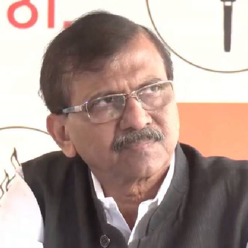 शरद पवारांच्या राज्यसभेसाठी काँग्रेसने अट टाकताच ठाकरे गटाचीही सावध भूमिका:संजय राऊतांचा एकमताने निर्णयाचा दावा