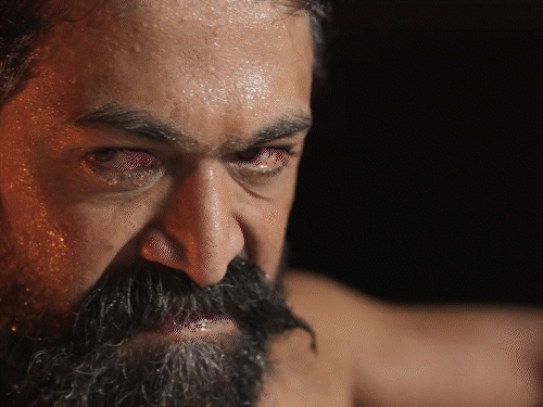 यशच्या ‘टॉक्सिक’चा टीझर प्रदर्शित:हिंसक दृश्य जास्त, कथा स्पष्ट नाही; ‘धुरंधर 2’ सोबत टक्कर, पहिल्या भागाने ₹1300 कोटी कमावले होते