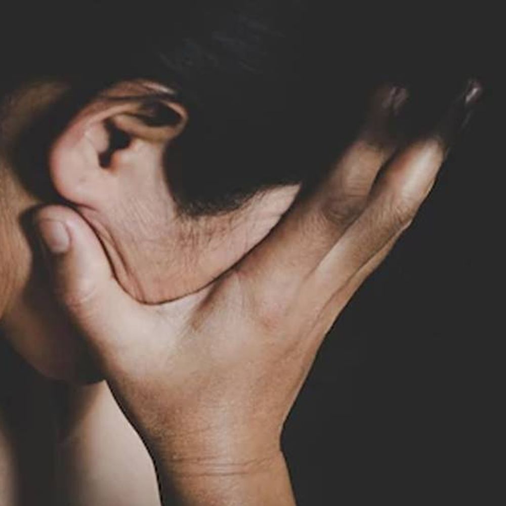 58 वर्षांच्या फौजदाराने बलात्कार केला; 23 वर्षीय तरुणीच्या तक्रारीवरून गुन्हा:मोबाइल हरवल्याची तक्रार देण्यासाठी गेलेल्या तरुणीवर उपनिरीक्षकाकडून अत्याचार