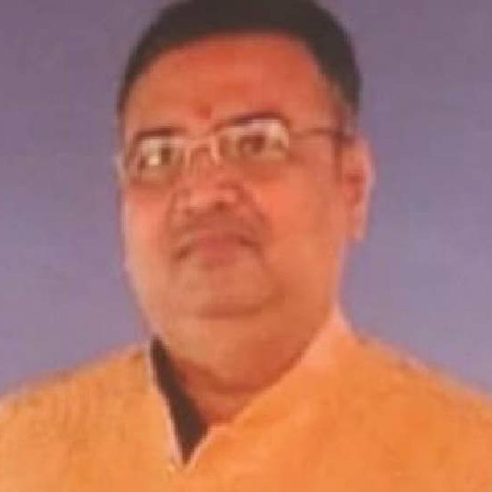 नाशकात 11 काेटींना गंडवणाऱ्या ज्याेतिष्याविरुद्ध लूकआऊट नोटीस:शेअर बाजारात लाखाचे दीड लाख करण्याचे करायचा भाकीत