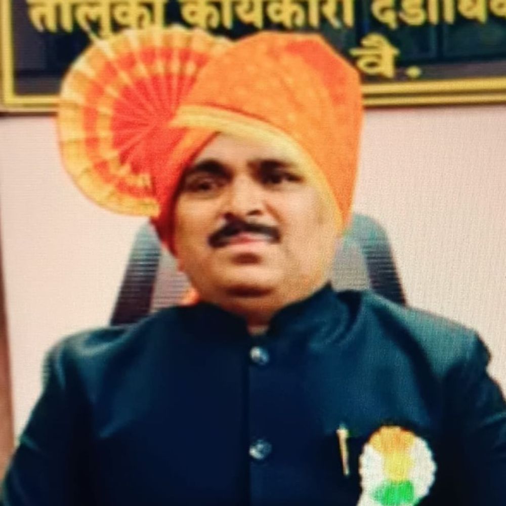 परळीचे वादग्रस्त तहसीलदार व्यंकटेश मुंडे जाळ्यात?:ऐपत प्रमाणपत्रासाठी 50 हजारांच्या लाचेची मागणी, एसीबीची कारवाई