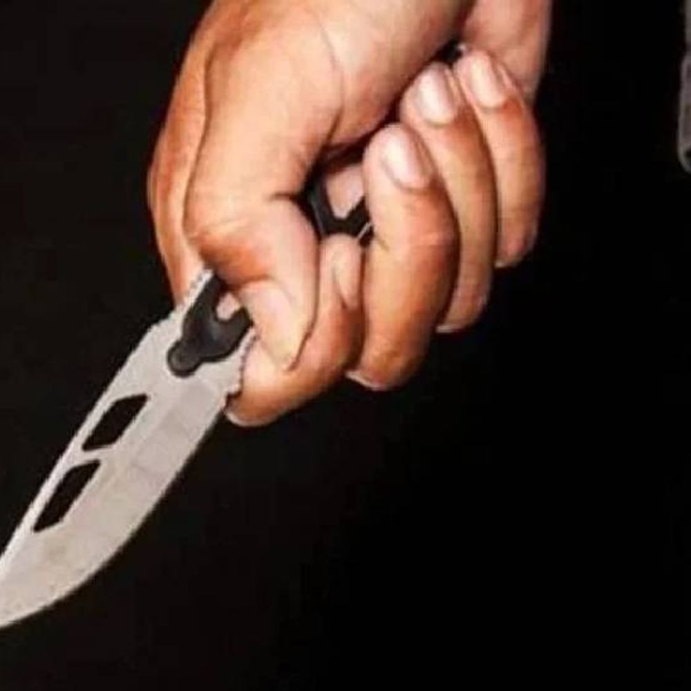 संभाजीनगरात ‘तुम्ही येथे का बसलात?’ विचारत भावा-बहिणीवर चाकूने हल्ला:  कॉलेज कॅम्पसमध्ये गुंडगिरी!, सिटी चौक पोलिस ठाण्यात आरोपीविरुद्ध गुन्हा दाखल - Chhatrapati Sambhajinagar News