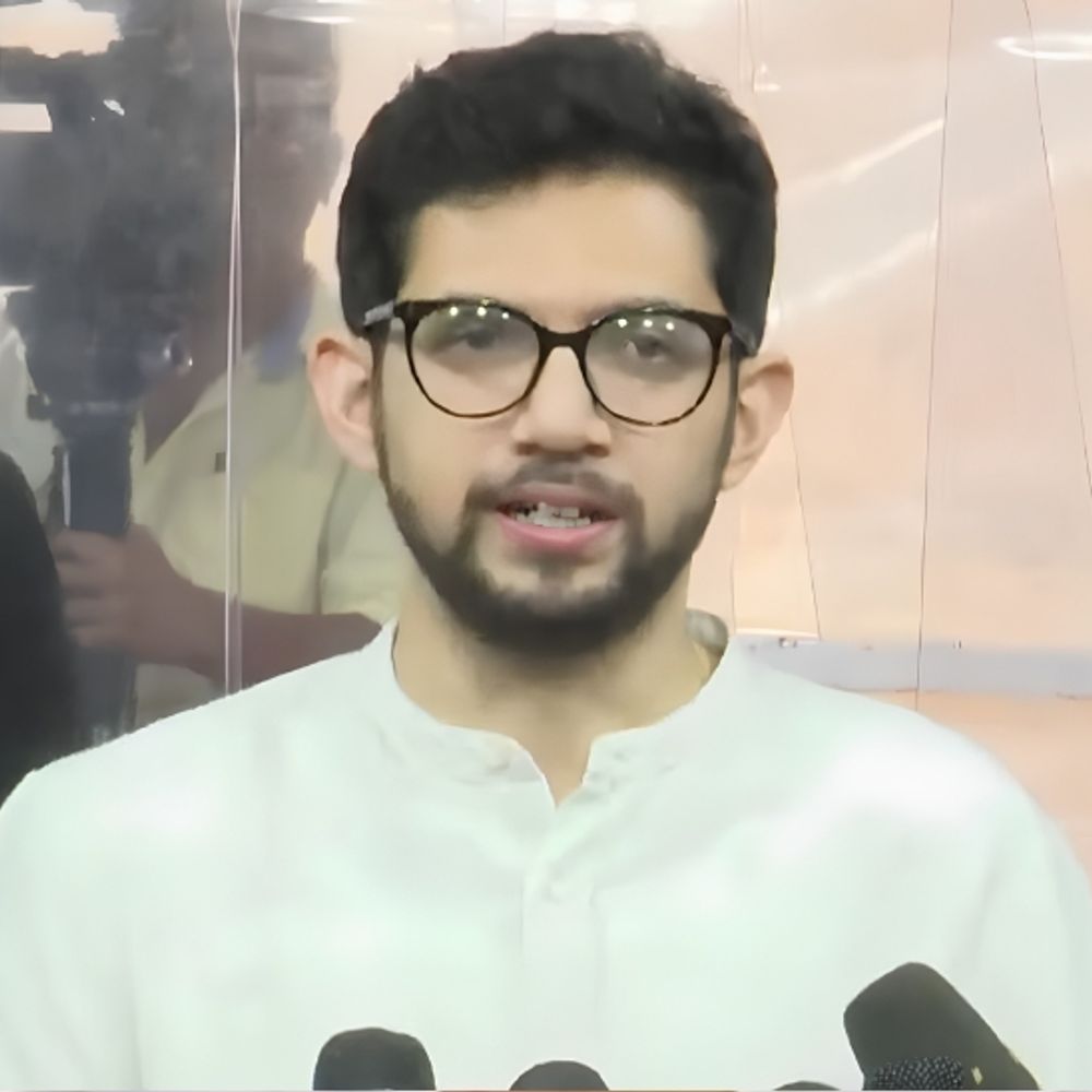 महापौरांना मुंबईपेक्षा ढाकामध्ये काय चाललंय यात जास्त रस:  मॅनहोल दुर्घटनेवरून आदित्य ठाकरेंचा भाजप आणि रितू तावडेंवर कडाडून हल्ला - Mumbai News