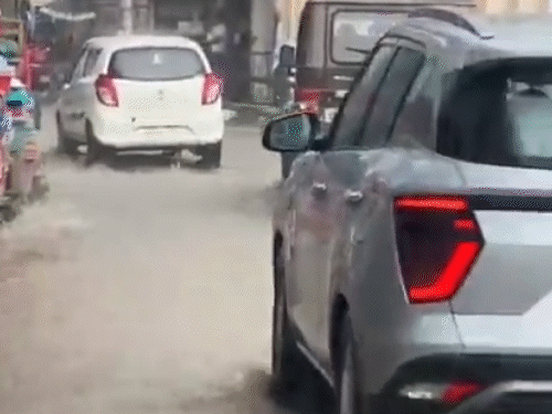 शिमल्यात मुसळधार पाऊस, दिवसा अंधार पसरला:  रस्ते पाण्याने तुडुंब भरले, चंबा येथे ऑरेंज अलर्ट; 2 जुलैपर्यंत ढग बरसतील