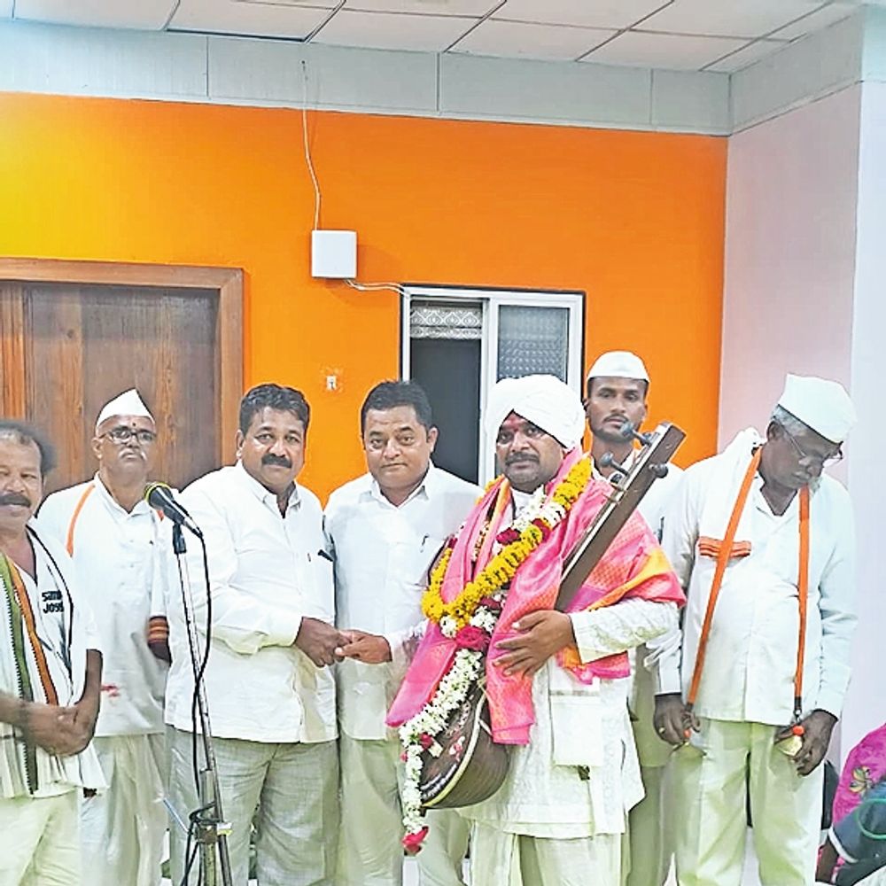 परमेश्वराला साधेपणा, निष्कलंकपणा‎असलेला भक्त प्रिय- किशोर महाराज‎:  एरंडोल येथील पायी दिंडीला 32 वर्षे पूर्ण, कन्नड येथे वारकऱ्यांचा मुक्काम ‎ - Chhatrapati Sambhajinagar News