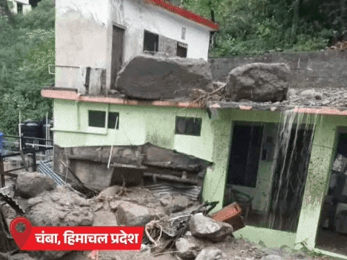 हिमाचलच्या चंबात पुरामुळे वाहत आला दगडांचा लोंढा:घरांमध्ये ढिगारा, गाड्याही दबल्या; केदारनाथ यात्रा थांबवली, MP-छत्तीसगडमध्ये 6 बळी