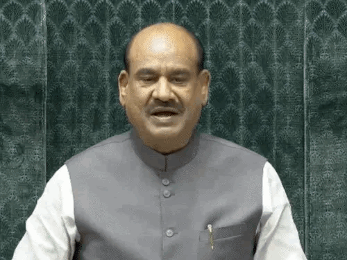 प्रियंकांची प्रल्हाद जोशींवर टिप्पणी, संसदेत गदारोळ:रिजिजू म्हणाले- शिक्षण मंत्र्यांच्या चारित्र्य हननाचा प्रयत्न, माफी मागा; प्रियंकांचे उत्तर- पुरावा देईन