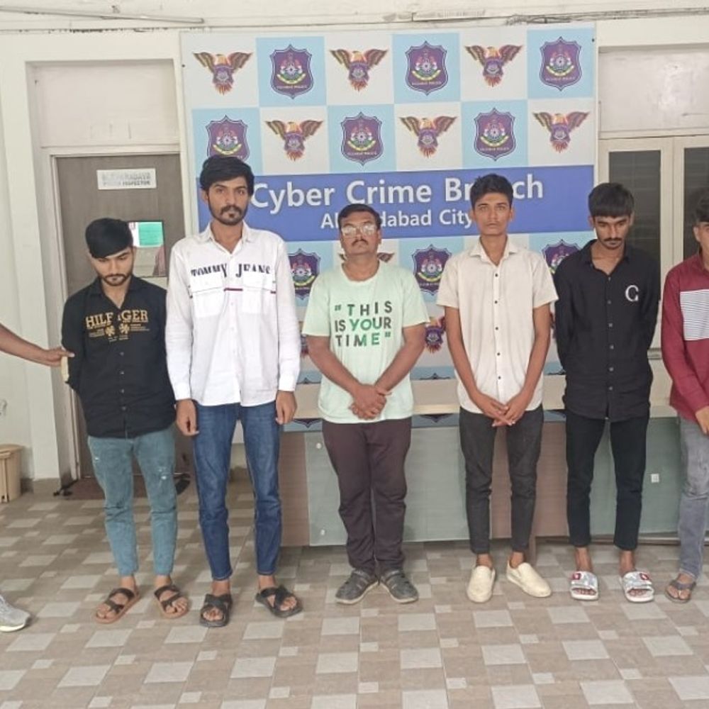 સાયબર ગેંગ દ્વારા ONGC મહિલા અધિકારીને ડિજિટલ અરેસ્ટ કરી ₹1.36 કરોડ પડાવ્યા, 6 ઝડપાયા.