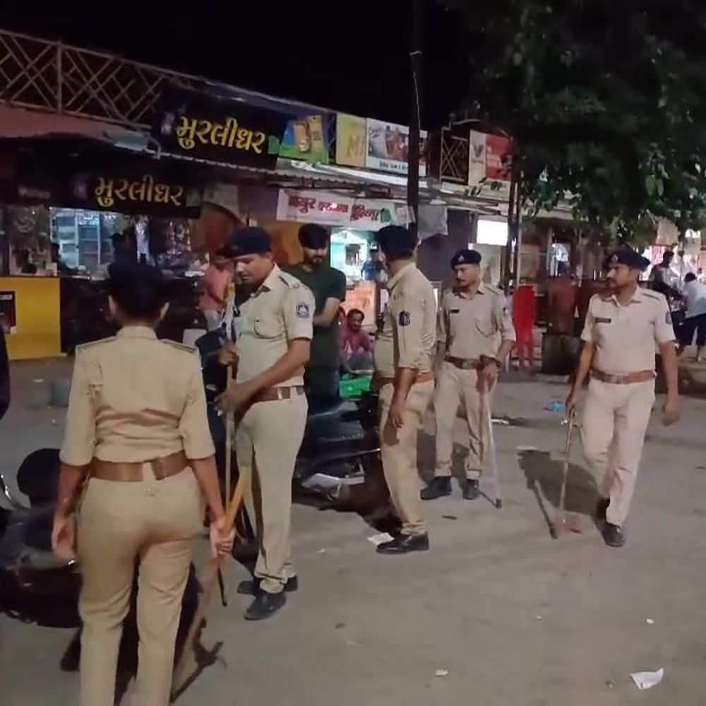 જૂનાગઢમાં પોલીસનું કોમ્બિંગ: SP-DYSPની આગેવાનીમાં અસામાજિક તત્વો સામે કાર્યવાહી.