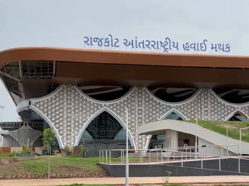 હિરાસર એરપોર્ટ પર પાર્કિંગના ઉઘરાણા બંધ: 30 મિનિટથી 2 કલાકના રેટ જાહેર; 12 મિનિટ FREE.
