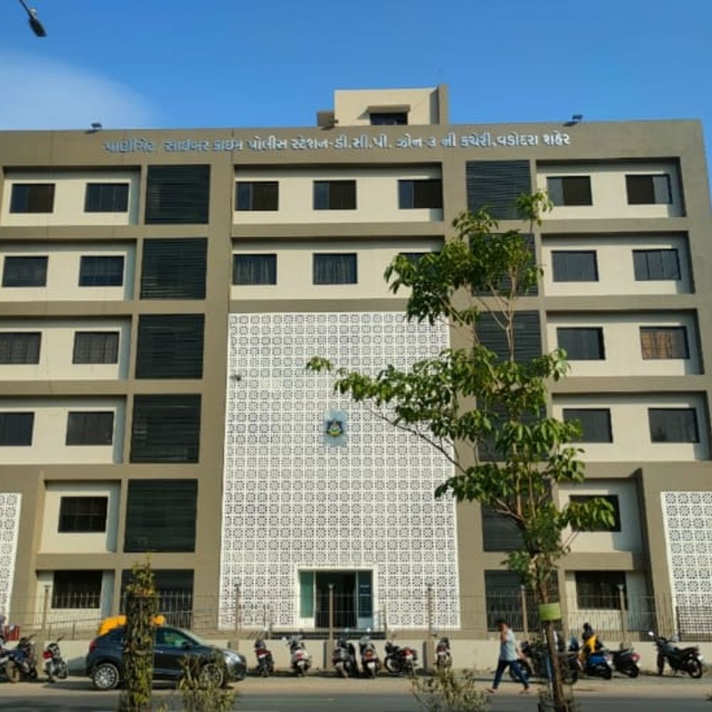 9.33 કરોડનો નફો બતાવી, છેતરપિંડીથી સિનિયર સિટીઝન પાસેથી 1.78 કરોડ પડાવ્યા. ખોટી એપ્લિકેશન બનાવી ઓનલાઈન રોકાણનું બહાનું.