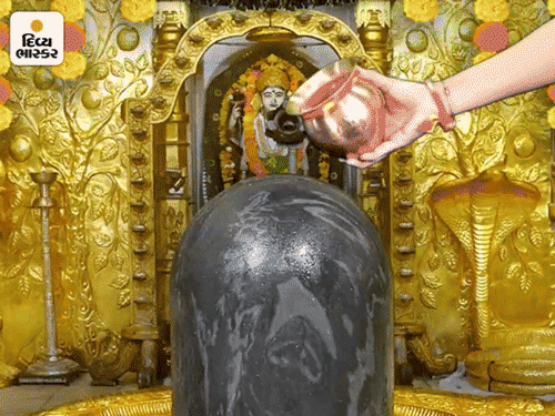 આવતીકાલે પહેલાં સોમવારે દિવ્યભાસ્કર એપ પર સોમનાથ મહાદેવનો અભિષેક કરો, દેવાધિદેવનાં દર્શન કરી જળ ચઢાવો.