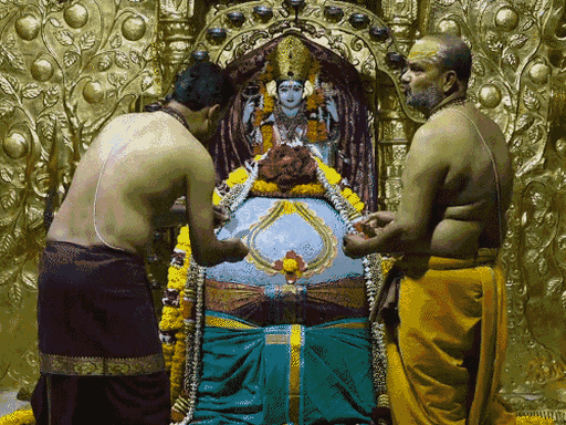 શ્રાવણના પ્રથમ સોમવારે શિવ મંદિરોમાં ભક્તોની ભીડ, 'હર હર મહાદેવ'થી ગુંજી ઉઠ્યા. (First Monday of Shravan: Shiva temples crowded)