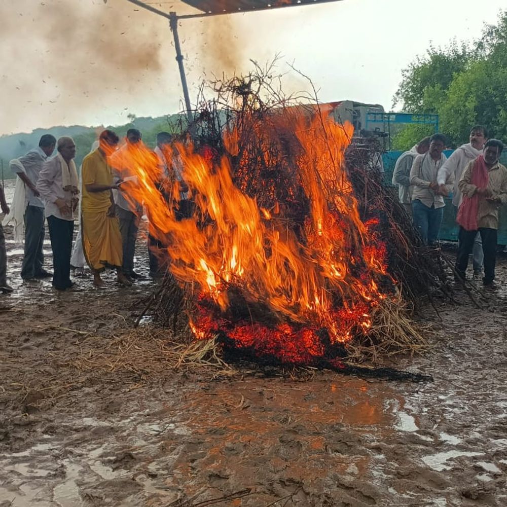 નિવૃત DySP સુખદેવસિંહ ઝાલાનું હાર્ટ એટેકથી નિધન, લખતરમાં સાધુવેશ ધારણ કર્યો, શાસ્ત્રોક્ત વિધિથી અંતિમ સંસ્કાર.