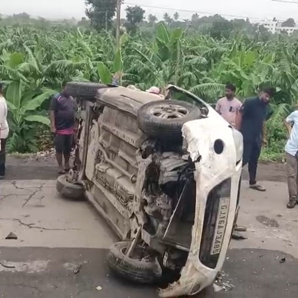 ઝઘડિયા: Sanjali અને Haripura વચ્ચે કાર Accident, સ્ટિયરિંગ ગુમાવતા બે મહિલાના મોત, ત્રણ ગંભીર.