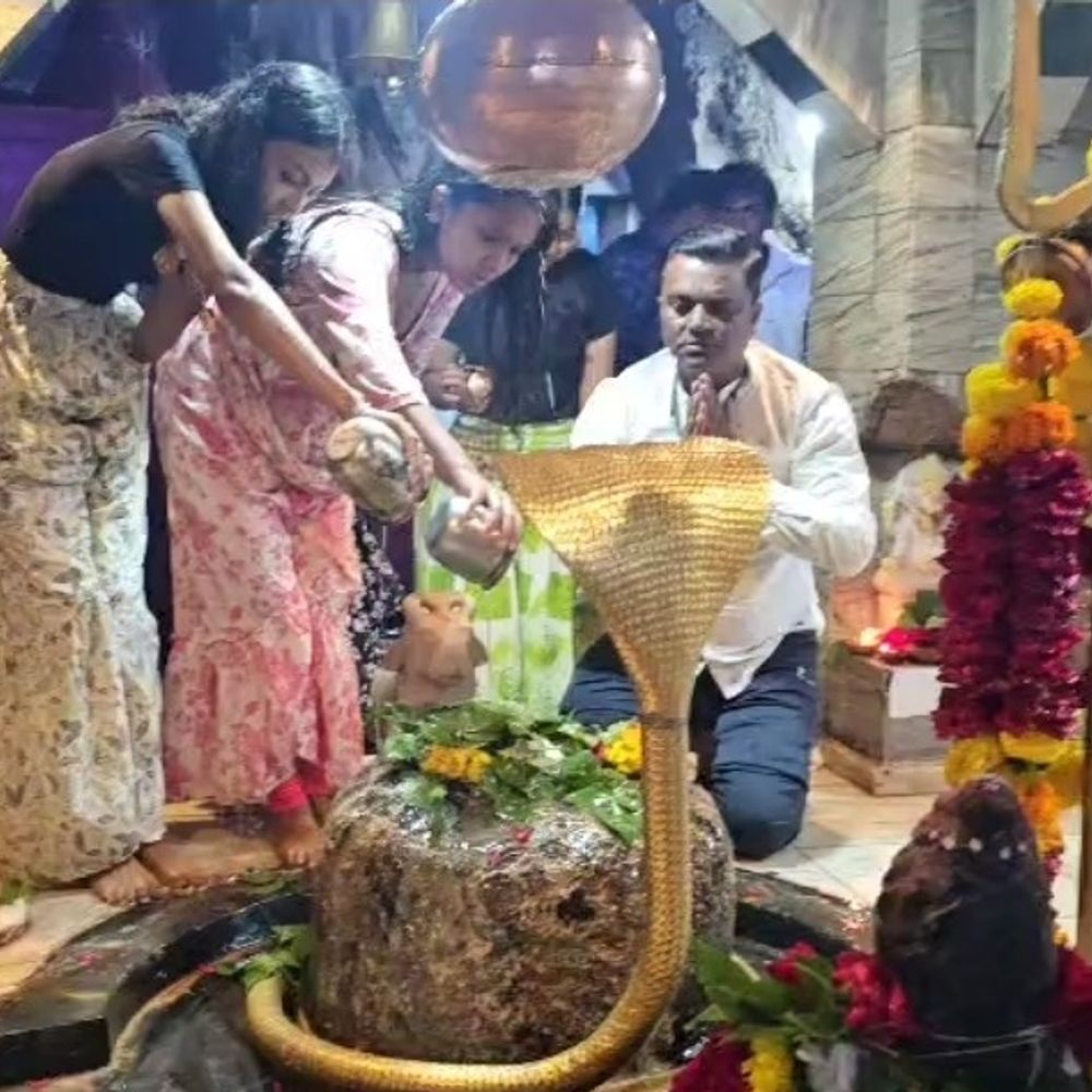 ચોસાલાનું કેદારનાથ મંદિર શ્રાવણમાં ખીલ્યું: પથ્થરની ગુફામાંથી વહેતું ઝરણું આકર્ષણનું કેન્દ્ર.