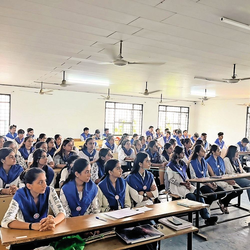 કારગીલ વિજય દિવસની ઉજવણી: શહીદોને શ્રદ્ધાંજલી અપાઈ.