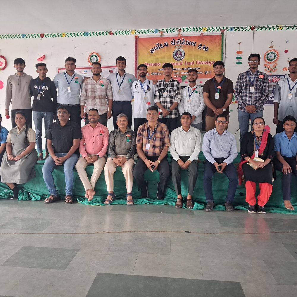 સુરતમાં સાયબર ક્રાઇમ જાગૃતિ માટે વીર નર્મદ યુનિવર્સિટીના વિદ્યાર્થીઓની 'આરંભમ્' ઝુંબેશ.