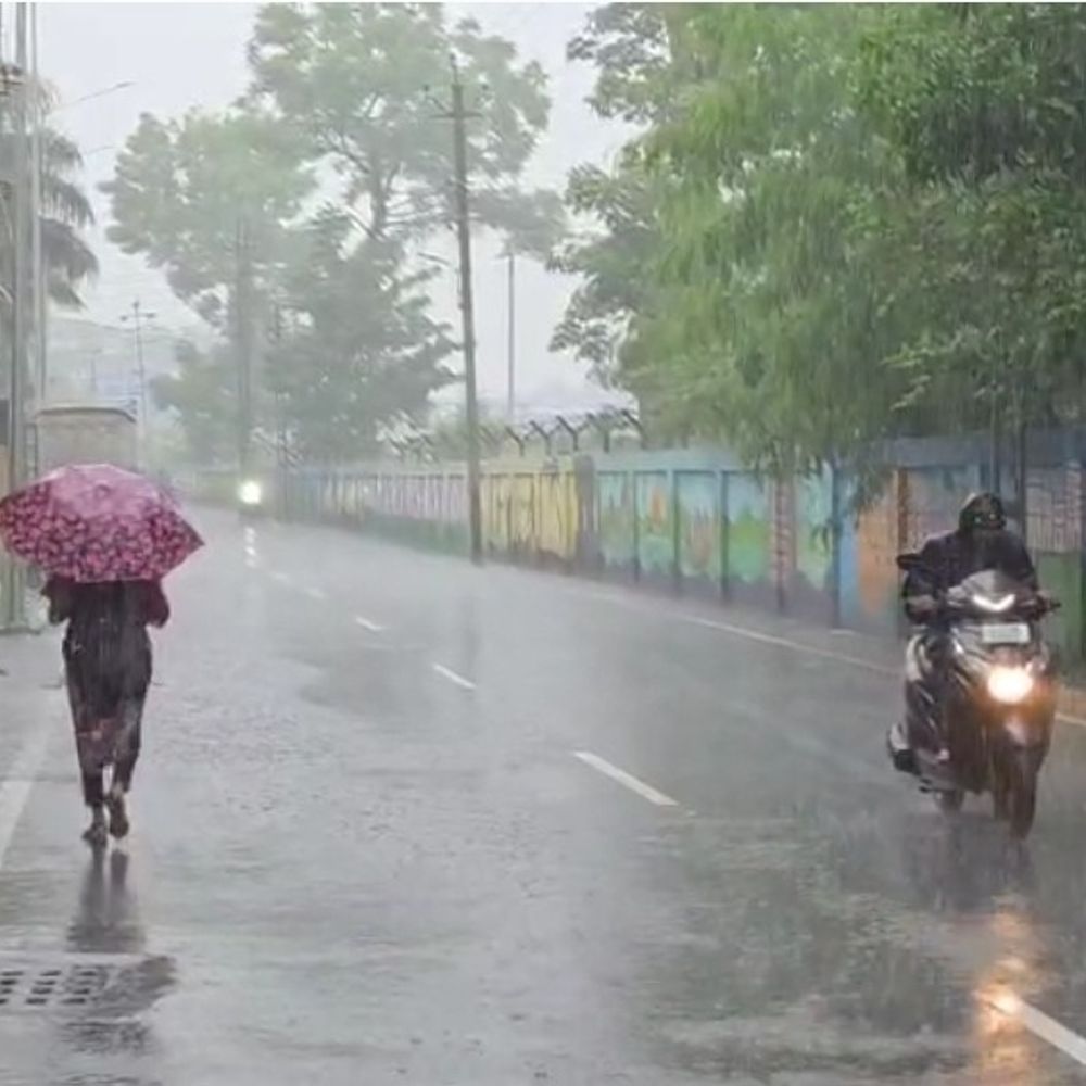 દાહોદમાં વરસાદનું પુનરાગમન: હવામાન વિભાગની આગાહી મુજબ ધાનપુરમાં 26 મિમી અને ફતેપુરામાં 25 મિમી વરસાદ વરસ્યો.