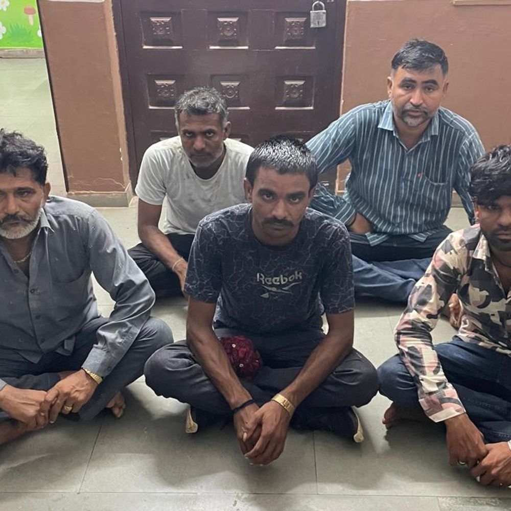 ધ્રાંગધ્રા: દુદાપુર ચોકમાં જાહેરમાં જુગાર રમતા 6 શખ્સ ₹13,580 સાથે ઝડપાયા.