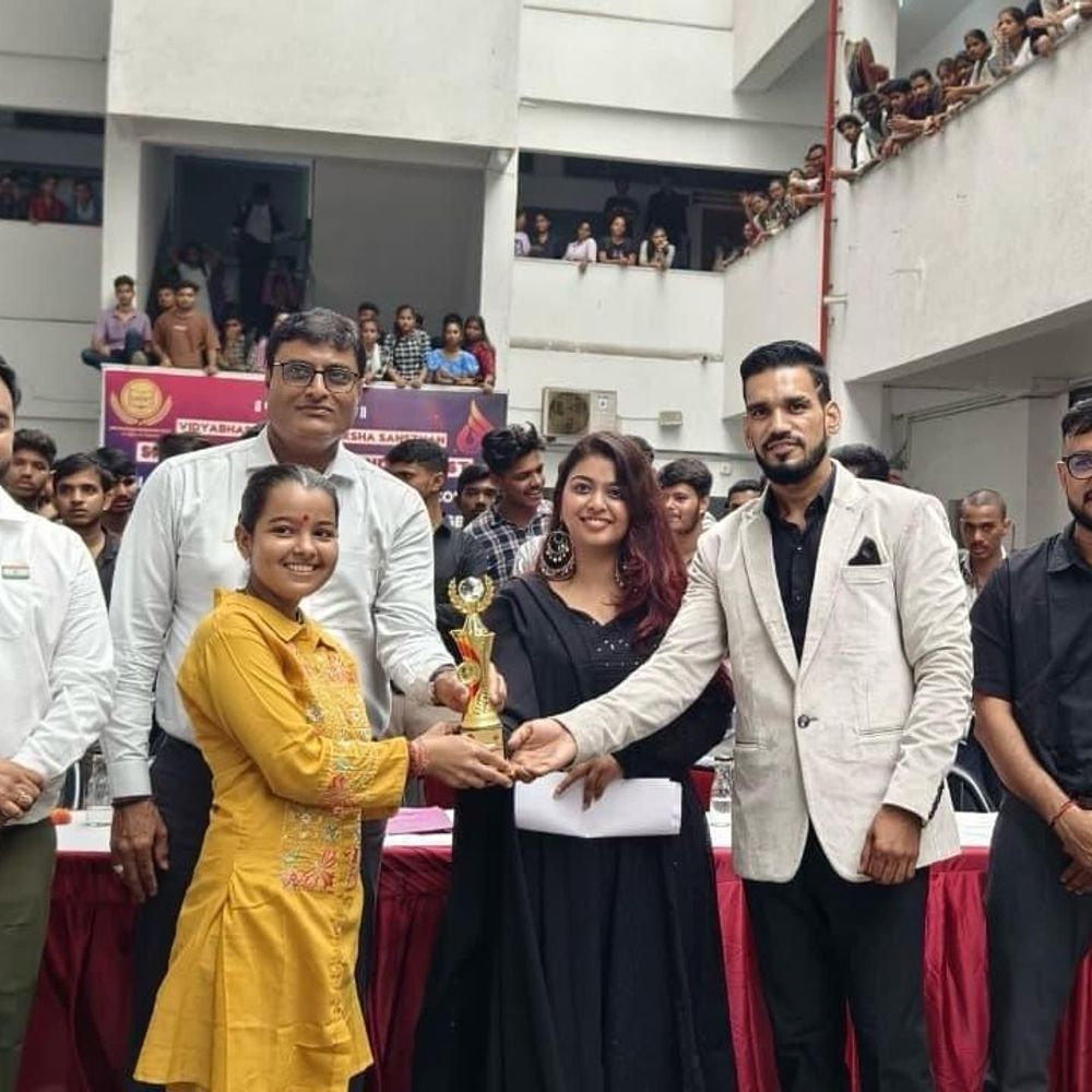 પાંડેસરા કોલેજમાં VTP GOT TALENT કાર્યક્રમ: રાકેશ સાઈની અક્કી અને સિદ્ધિ અગરવાલ જૈન નિર્ણાયક રહ્યા.