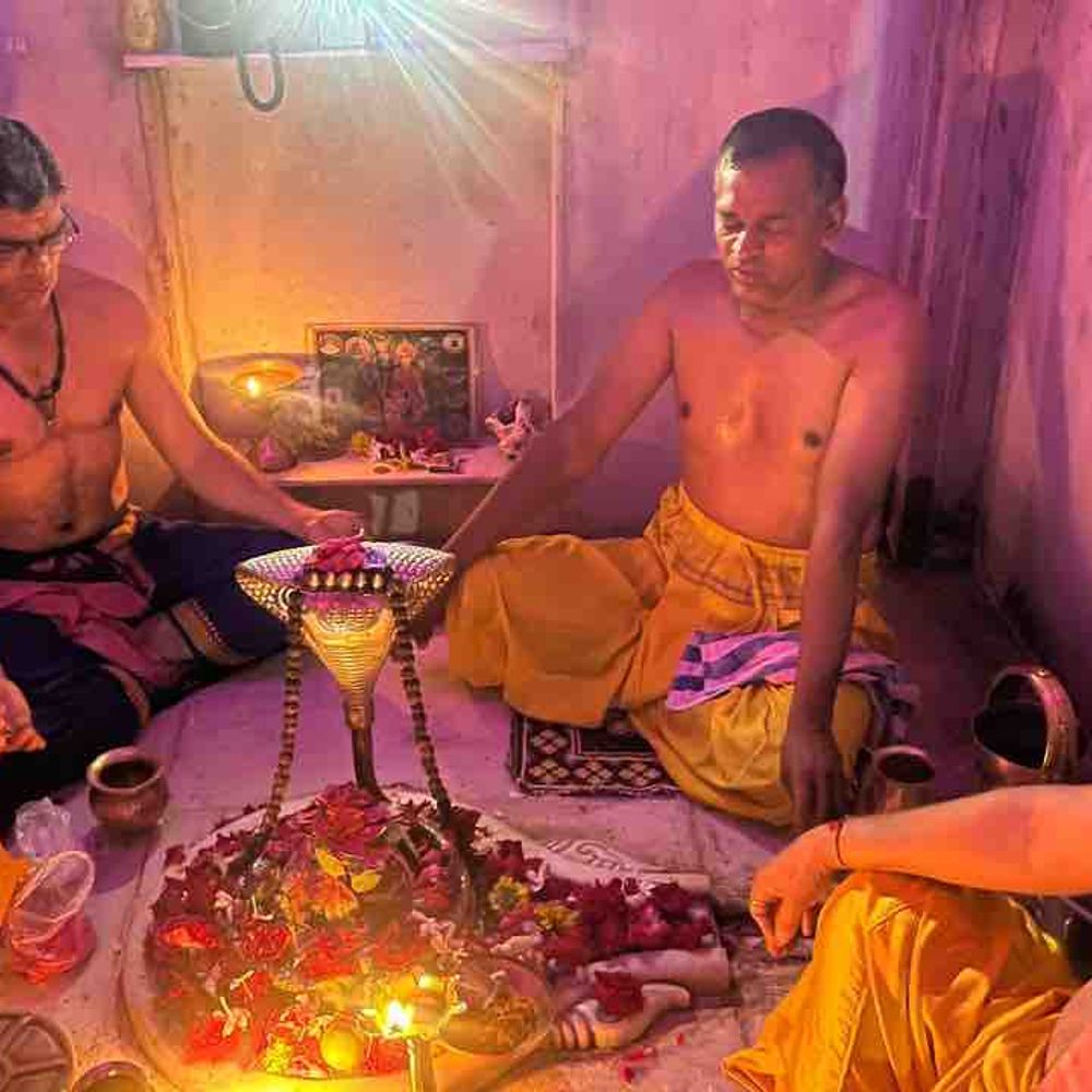 શ્રાવણના પ્રથમ સોમવારે પાટણના શિવાલયો "હર હર ભોલે" ના નાદથી ગુંજી ઉઠ્યા, ભક્તોએ પૂજા કરી.