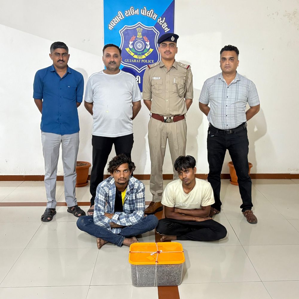 નવસારીમાં ગાંજાની હેરાફેરી વધી: ત્રણ મહિનામાં ત્રણ કેસ, બે આરોપીઓ 2.5 કિલો ગાંજા સાથે ઝડપાયા.