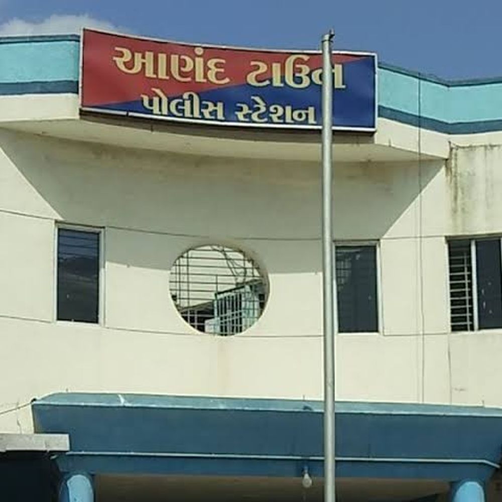 આણંદમાં મકાન વેચ્યા બાદ પણ કબજો ન છોડતા દંપતી વિરુદ્ધ 62 લાખમાં વેચાણ પછી પણ લેન્ડગ્રેબિંગનો ગુનો દાખલ.