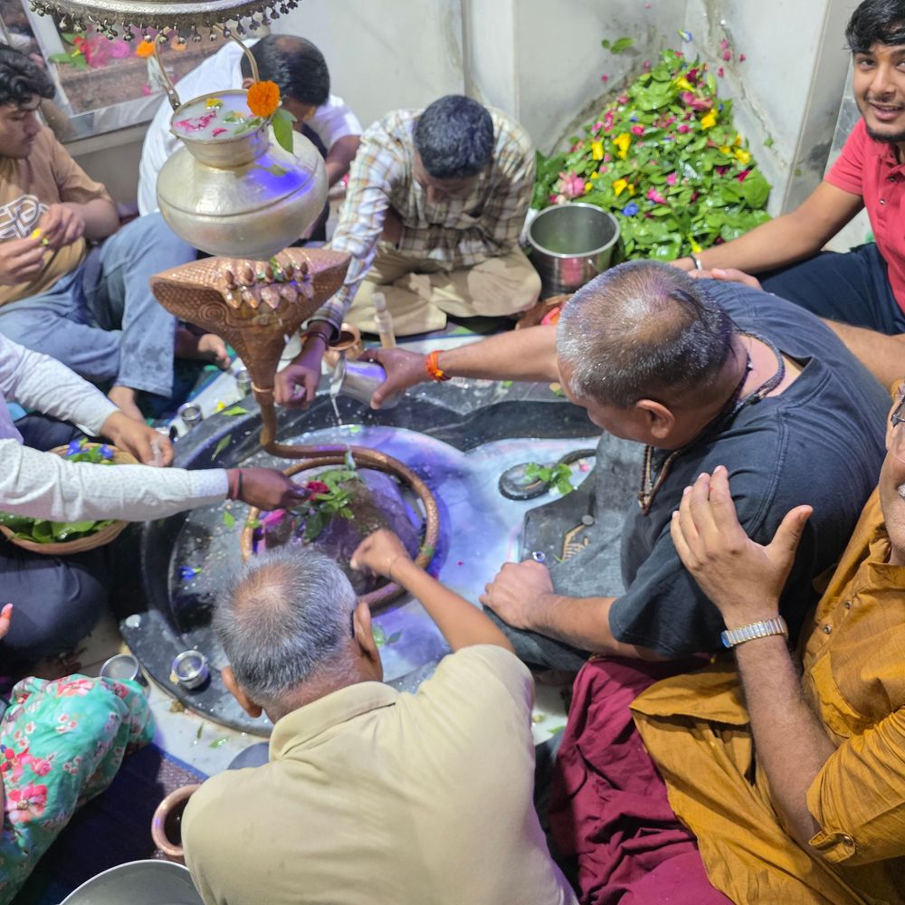 શ્રાવણનો પ્રથમ સોમવાર: હિંમતનગરમાં ભક્તોની ભીડ, ચાર સોમવારે ડાયરાનું આયોજન કરાયું.