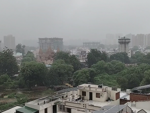 અમદાવાદમાં વરસાદ ચાલુ: જગતપુર, ગોતા, ચાંદખેડા, ત્રાગડમાં ધોધમાર વરસાદ; સિઝનનો 24.93 ઇંચ વરસાદ નોંધાયો.