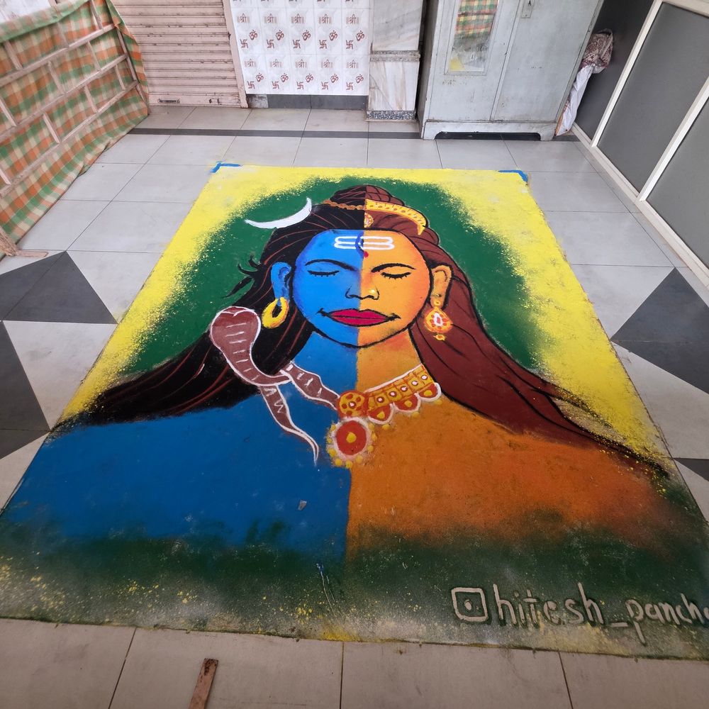 શ્રાવણ માસ: હિંમતનગરના ભોલેશ્વર મંદિરમાં 12 કિલો રંગોથી અર્ધ નારેશ્વરની રંગોળી આકર્ષણનું કેન્દ્ર.