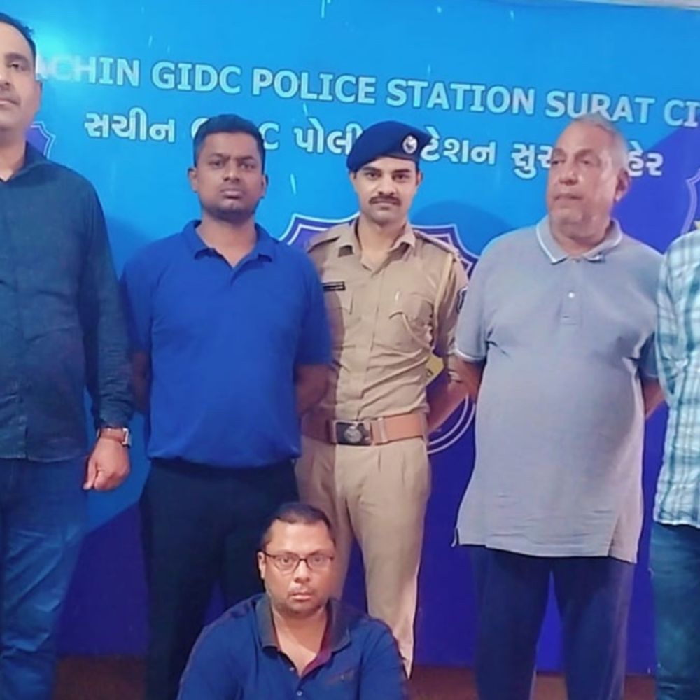 30 લાખની કેમિકલ ચીટિંગનો ભેદ ઉકેલાયો: સચિન GIDC પોલીસે હૈદરાબાદથી પિતા-પુત્રને દબોચ્યા.
