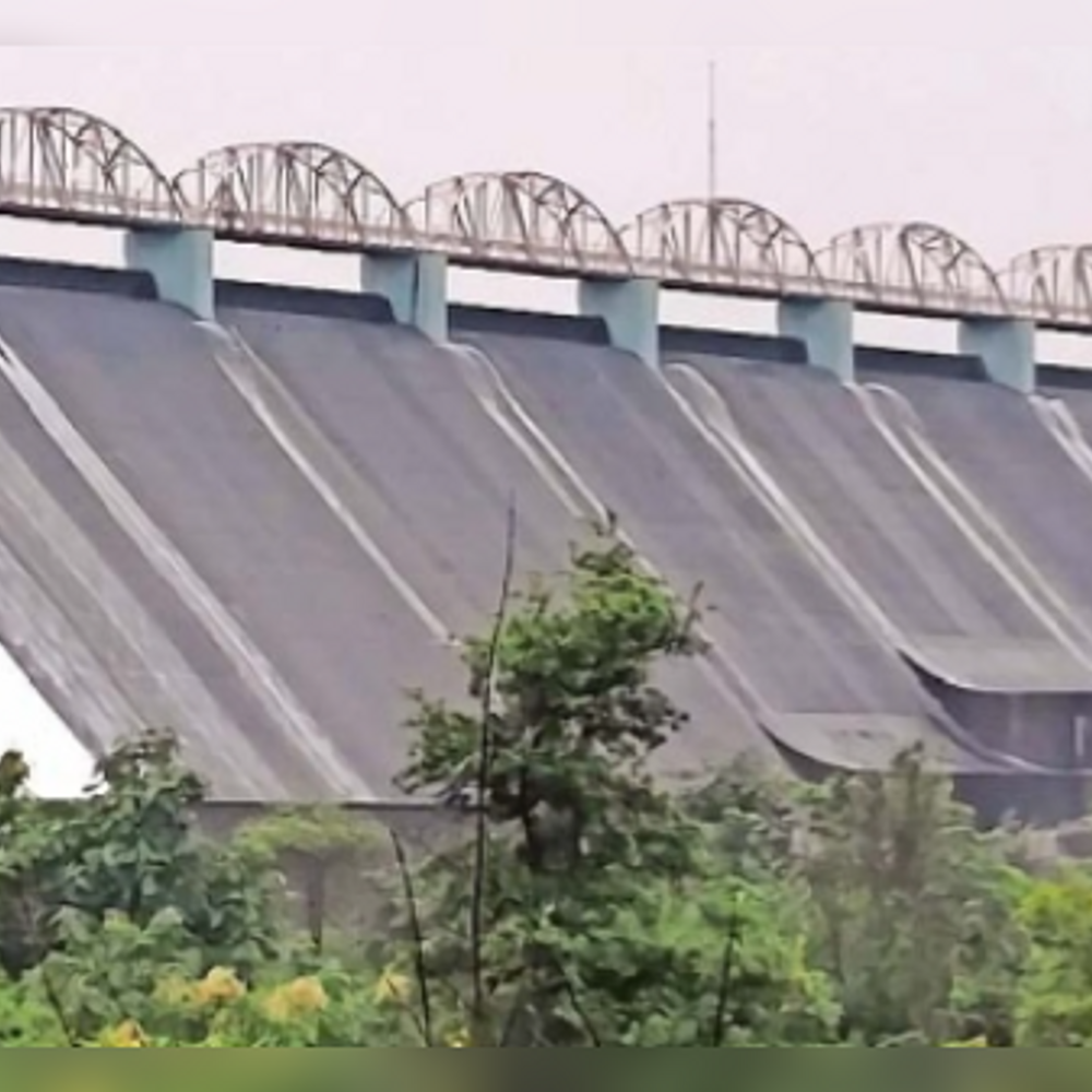 મુંબઈમાં Kolabaમાં 45% અને Santacruzમાં 51% વરસાદ પડ્યો.