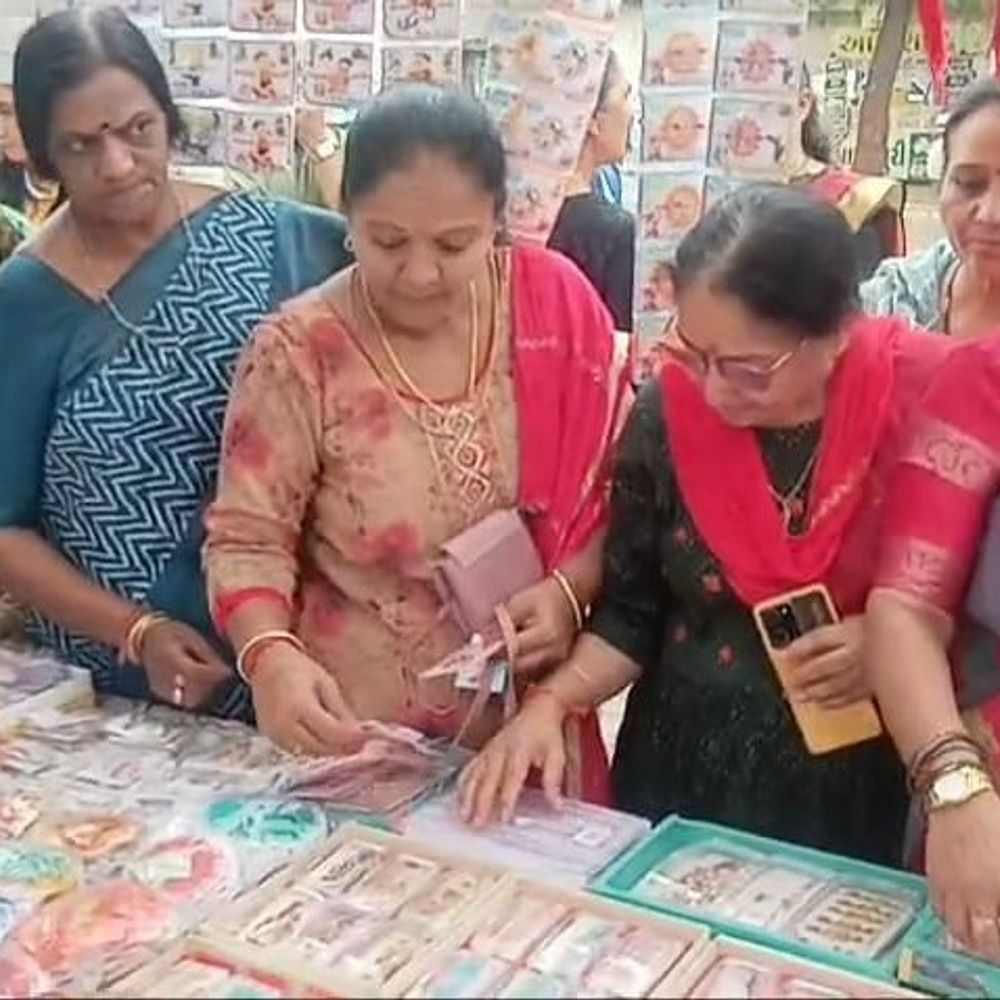 જૂનાગઢ મનપા દ્વારા રાખડી મેળાનું આયોજન: બહાઉદીન કોલેજ પાસે ૧૦થી વધુ સ્ટોલ, સ્વ સહાય જૂથની બહેનોની હસ્તકલા પ્રદર્શિત.
