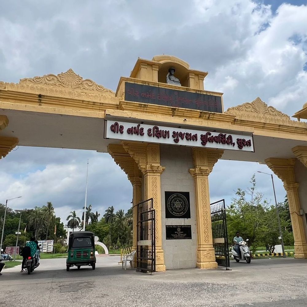 MTB કોલેજમાં FY B.A. પ્રવેશ વિવાદ: 104 બેઠક સામે 3,465 ઓફર લેટર, ઇન્ચાર્જ પ્રિન્સિપાલને નોટિસ.