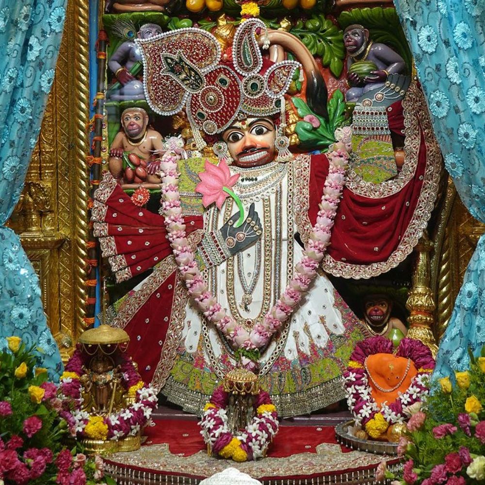 સાળંગપુરમાં હનુમાનજીને શ્રીનાથજી થીમ વાળા વાઘા પહેરાવાયા, શ્રાવણ માસમાં વિશેષ શણગાર અને સુંદરકાંડ પાઠનું આયોજન.