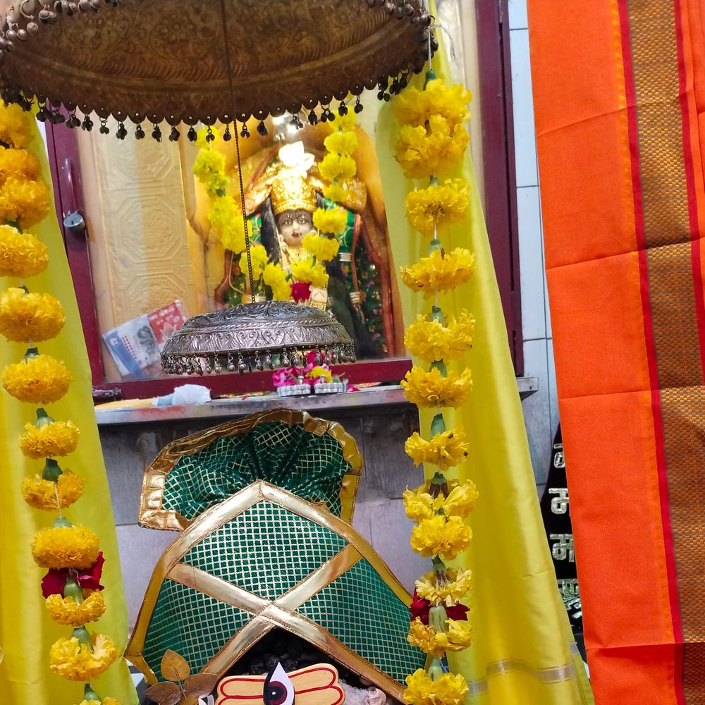 શિવભક્તો ભક્તિમાં લીન: સંખેડા અર્જુનનાથ મહાદેવ મંદિર અને જિલ્લાના શિવાલયો 'હર હર મહાદેવ'ના નાદથી ગુંજ્યા.