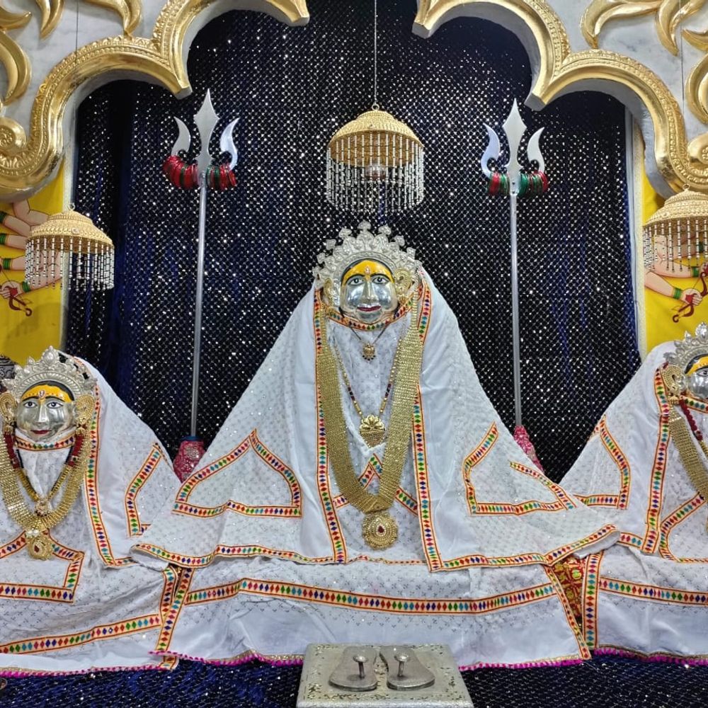 વલસાડ હિંગળાજ માતા મંદિર: 300 વર્ષ પહેલાંનો ઇતિહાસ, સ્થાપના, જીણોદ્ધાર અને દેવી સ્વરૂપ મૂર્તિની સ્થાપના વિશે માહિતી.