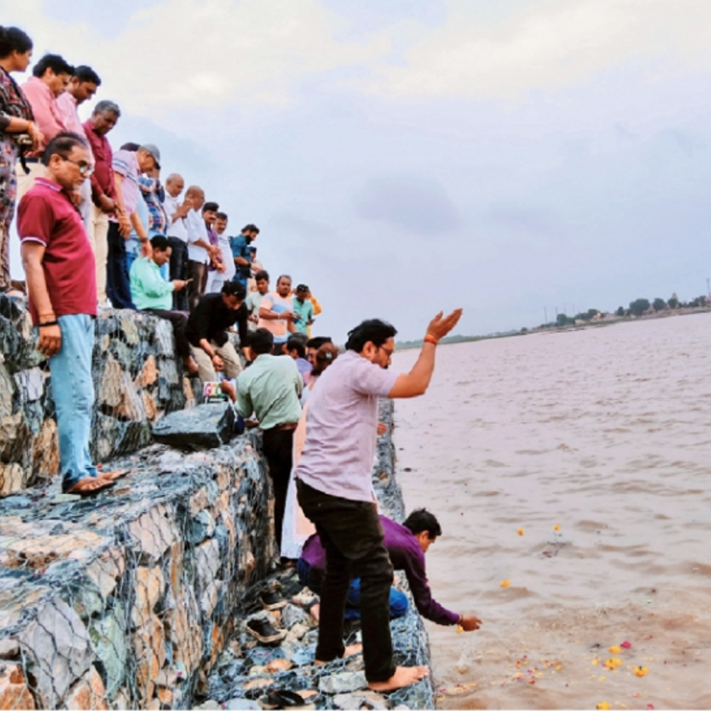 સિદ્ધપુર સરસ્વતી નદીમાં નવા નીરના વધામણાં કરાયા.