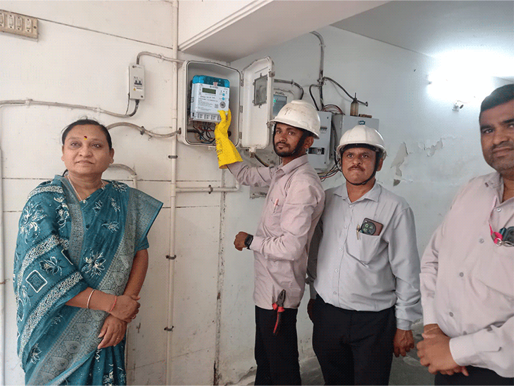 મેયરના બંગલે SMART મીટર, પોતાના ઘરે હવે લાગશે!: નયનાબેન પેઢડિયાએ SMART મીટરના ફાયદા સમજાવ્યા.
