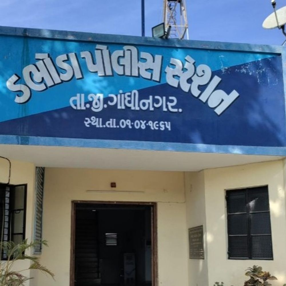 પાડોશી જ ચોર: ગાંધીનગર ગલુદણમાં ઘરફોડ ચોરી કરનાર પકડાયો, પોલીસે સોના-ચાંદીના દાગીના જપ્ત કર્યા.