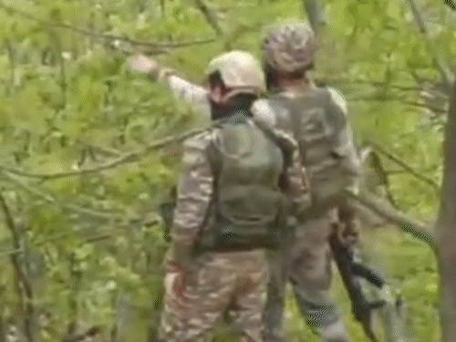 સેનાનું "Operation Shivshakti": પૂંછમાં 2 આતંકવાદી ઠાર, હથિયારો અને દારૂગોળો જપ્ત, LoC પાસે ઘૂસણખોરી નિષ્ફળ.