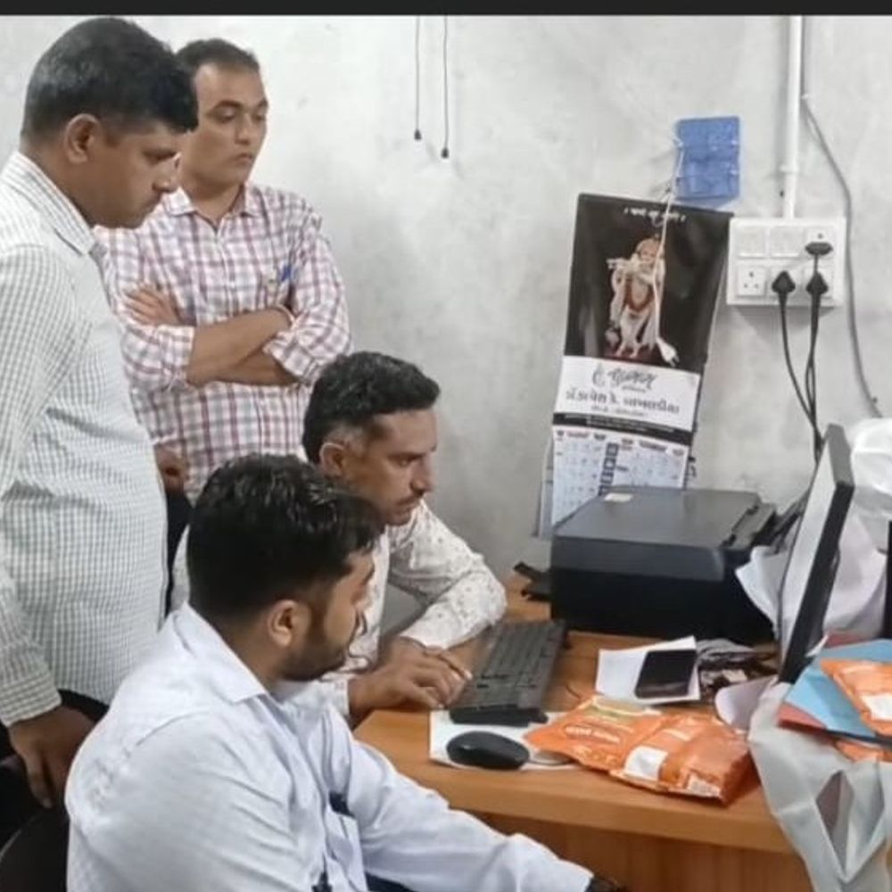 જૂનાગઢમાં જાણીતી બ્રાન્ડના નામે વેચાતી ડુપ્લીકેટ ચા!:વાઘબકરીની ટીમે બજારમાંથી માહિતી મેળવી, એ ડિવિઝન પોલીસે રેડ કરી 417 KG જથ્થા સાથે દુકાનદારને ઝડપ્યો